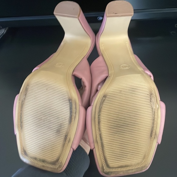 Pink heels - Picture 3 of 3